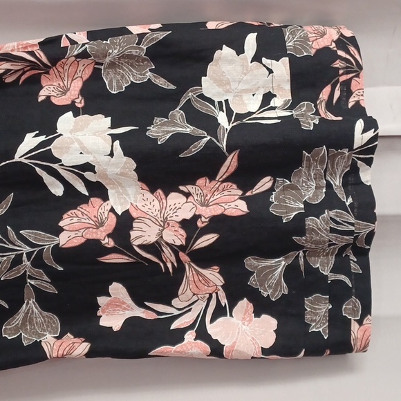 Nicole Miller Originals Linen Blend Short Sleeve V-Neck Floral Shift Dress - Picture 12 of 15